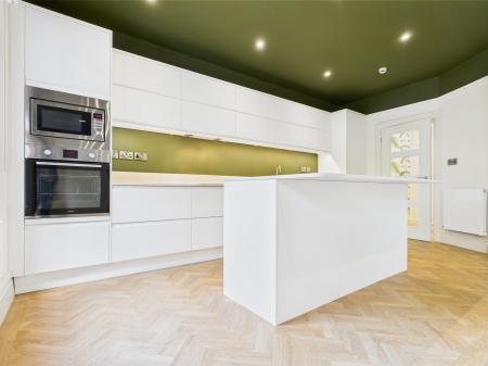 2 bedroom Flat to let in Harlow Moor Drive, Harrogate, HG2