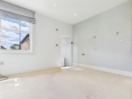 2 bedroom Flat to let in Harlow Moor Drive, Harrogate, HG2