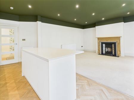 2 bedroom Flat to let in Harlow Moor Drive, Harrogate, HG2