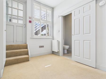2 bedroom Flat to let in Harlow Moor Drive, Harrogate, HG2