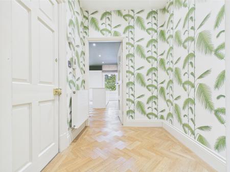 2 bedroom Flat to let in Harlow Moor Drive, Harrogate, HG2