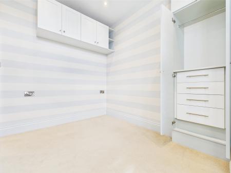 2 bedroom Flat to let in Harlow Moor Drive, Harrogate, HG2