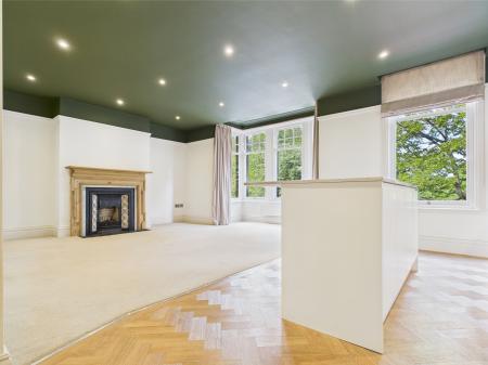 2 bedroom Flat to let in Harlow Moor Drive, Harrogate, HG2