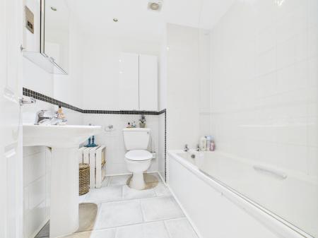 2 bedroom Flat to let in Springfield Avenue, Harrogate, HG1