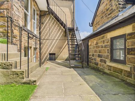 3 bedroom Duplex to let in Harlow Moor Drive, Harrogate, HG2