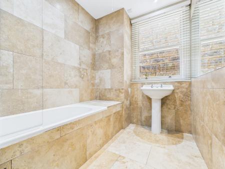 3 bedroom Duplex to let in Harlow Moor Drive, Harrogate, HG2