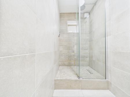 3 bedroom Duplex to let in Harlow Moor Drive, Harrogate, HG2