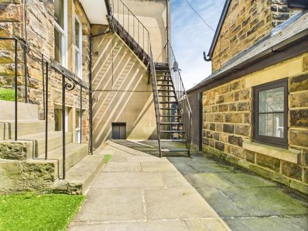 3 bedroom Duplex to let in Harlow Moor Drive, Harrogate, HG2