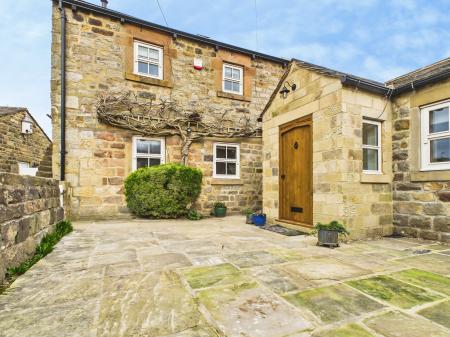 4 bedroom Detached house to let in High Street, Hampsthwaite, HG3