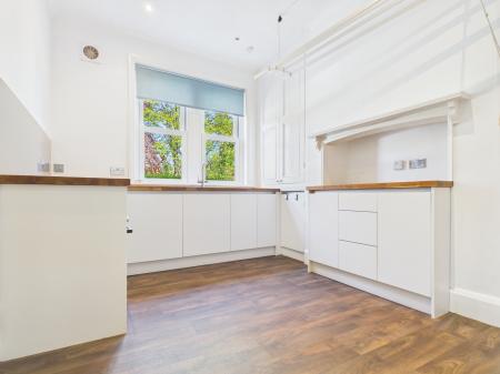 2 bedroom Flat to let in Tewit Well Road, Harrogate, HG2
