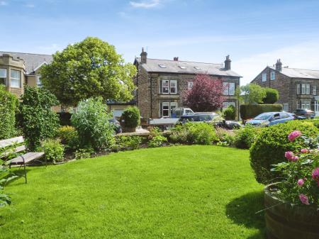 2 bedroom Flat to let in Tewit Well Road, Harrogate, HG2