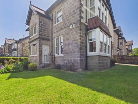 2 bedroom Flat to let in Tewit Well Road, Harrogate, HG2