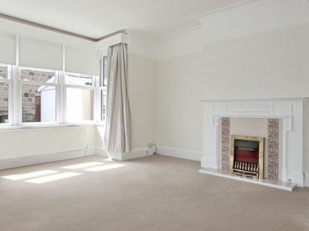 2 bedroom Flat to let in Tewit Well Road, Harrogate, HG2