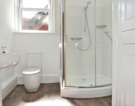 2 bedroom Flat to let in Tewit Well Road, Harrogate, HG2