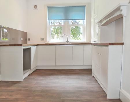 2 bedroom Flat to let in Tewit Well Road, Harrogate, HG2