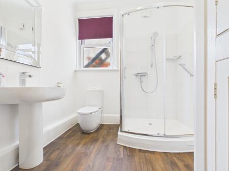 2 bedroom Flat to let in Tewit Well Road, Harrogate, HG2