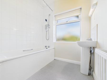 3 bedroom Flat to let in Woodside, Harrogate, HG1