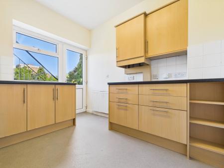 3 bedroom Flat to let in Woodside, Harrogate, HG1