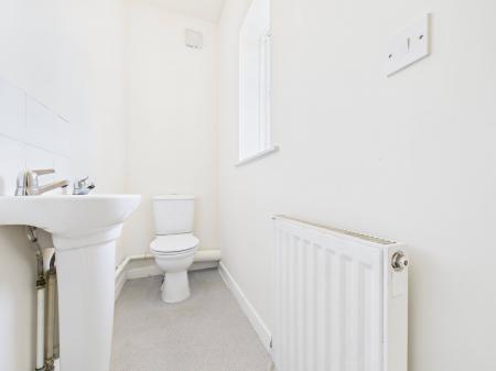 3 bedroom Flat to let in Woodside, Harrogate, HG1