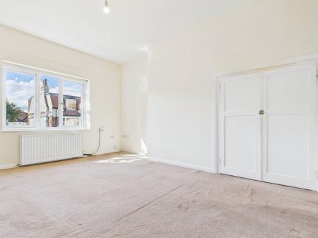 3 bedroom Flat to let in Woodside, Harrogate, HG1
