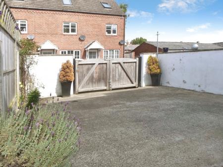 2 bedroom Terraced House to let in Unity Grove, Harrogate, HG1