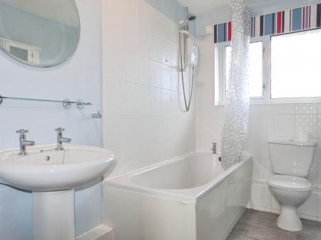 1 bedroom Flat to let in Albany Avenue, Harrogate, HG1