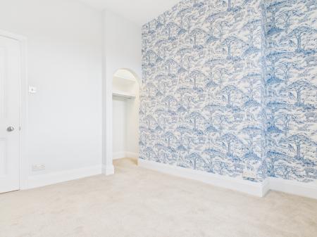 2 bedroom Flat to let in Harlow Moor Drive, Harrogate, HG2