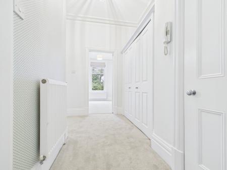 2 bedroom Flat to let in Harlow Moor Drive, Harrogate, HG2