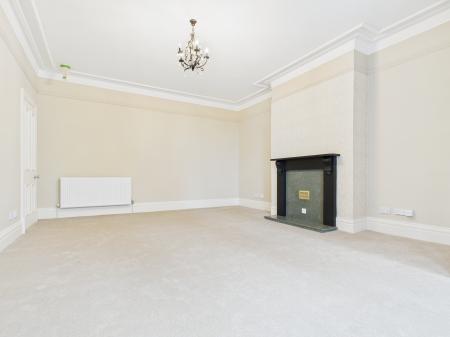 2 bedroom Flat to let in Harlow Moor Drive, Harrogate, HG2