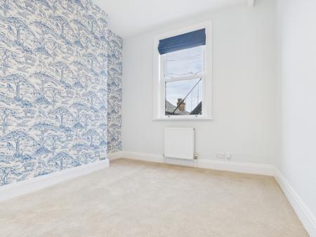 2 bedroom Flat to let in Harlow Moor Drive, Harrogate, HG2