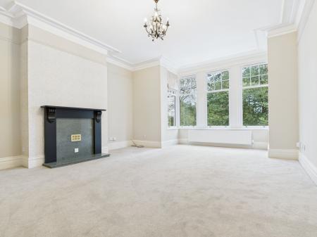 2 bedroom Flat to let in Harlow Moor Drive, Harrogate, HG2