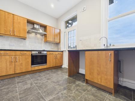 2 bedroom Flat to let in Harlow Moor Drive, Harrogate, HG2