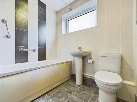 2 bedroom Bungalow to let in Dryden Close, Harrogate, HG1