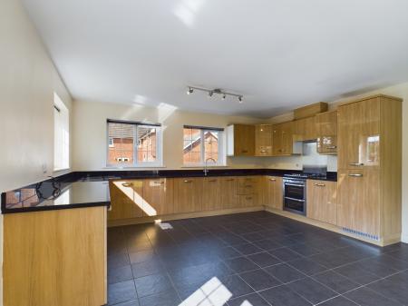 4 bedroom Detached house to let in Bogs Lane, Harrogate, HG1