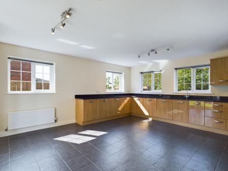 4 bedroom Detached house to let in Bogs Lane, Harrogate, HG1