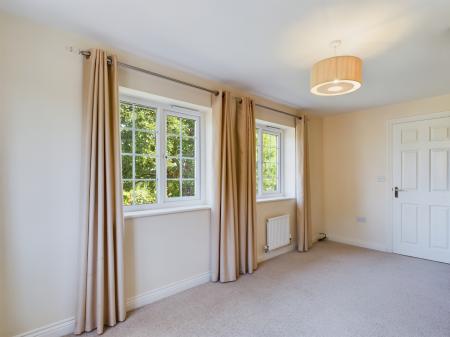 4 bedroom Detached house to let in Bogs Lane, Harrogate, HG1