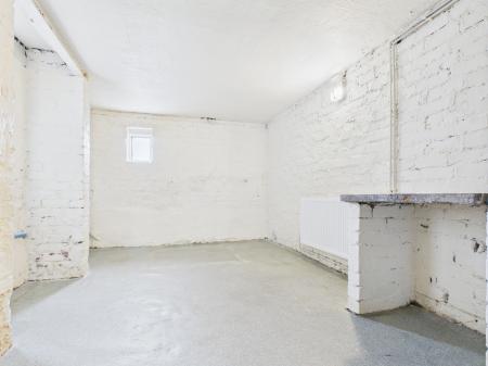 2 bedroom Flat to let in Harlow Moor Drive, Harrogate, HG2