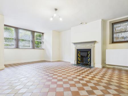 2 bedroom Flat to let in Harlow Moor Drive, Harrogate, HG2