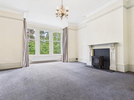 2 bedroom Flat to let in Harlow Moor Drive, Harrogate, HG2