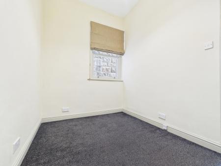 2 bedroom Flat to let in Harlow Moor Drive, Harrogate, HG2