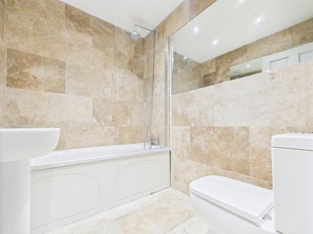 2 bedroom Flat to let in Harlow Moor Drive, Harrogate, HG2