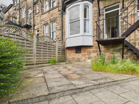 2 bedroom Flat to let in Harlow Moor Drive, Harrogate, HG2