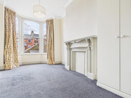 2 bedroom Flat to let in Harlow Moor Drive, Harrogate, HG2