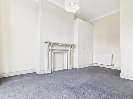2 bedroom Flat to let in Harlow Moor Drive, Harrogate, HG2
