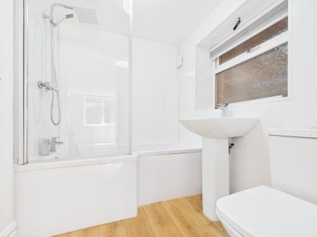 1 bedroom Flat to let in Harlow Moor Drive, Harrogate, HG2