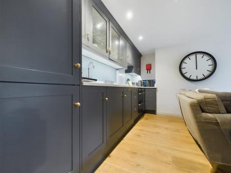 2 bedroom Flat to let in Kings Road, Harrogate, HG1