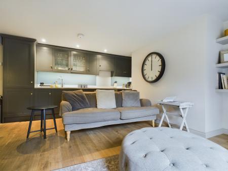 2 bedroom Flat to let in Kings Road, Harrogate, HG1