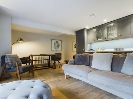 2 bedroom Flat to let in Kings Road, Harrogate, HG1