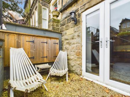 2 bedroom Flat to let in Kings Road, Harrogate, HG1