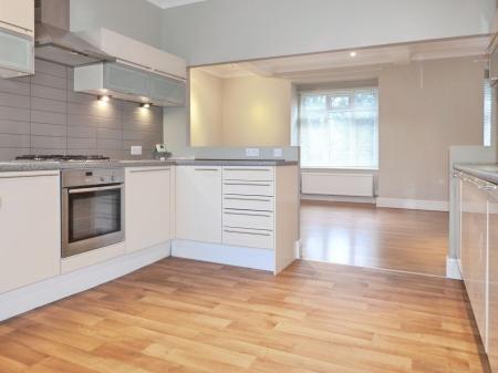 3 bedroom Flat to let in Park Road, Harrogate, HG2